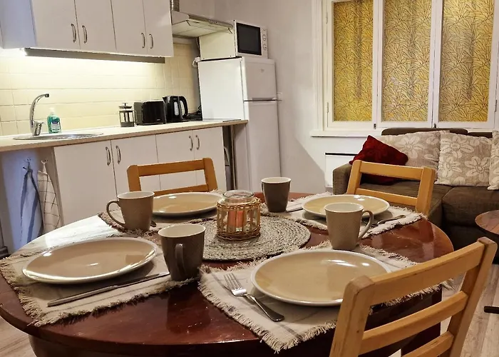 Apartment Old Town Apartments For Families & Groups - Rueuetli 29 *