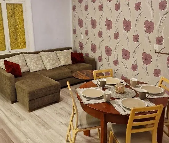 Old Town Apartments For Families & Groups - Rueuetli 29 *