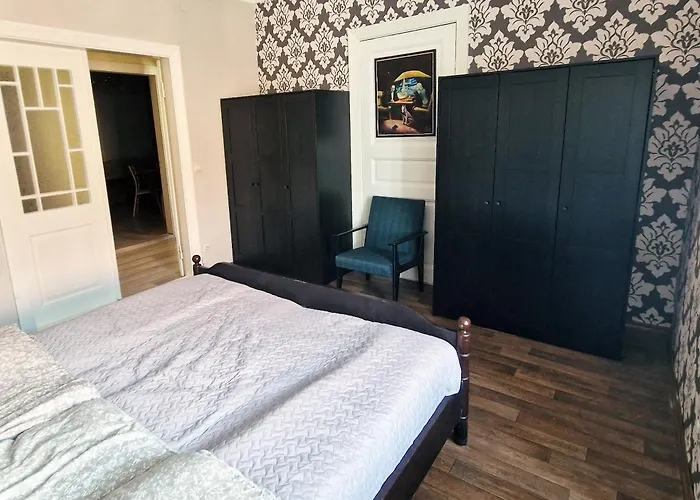 Old Town Apartments For Families & Groups - Rueuetli 29 *